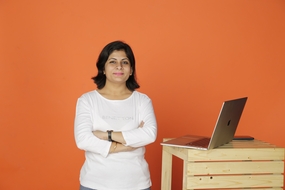 印度设计师美女办公图片